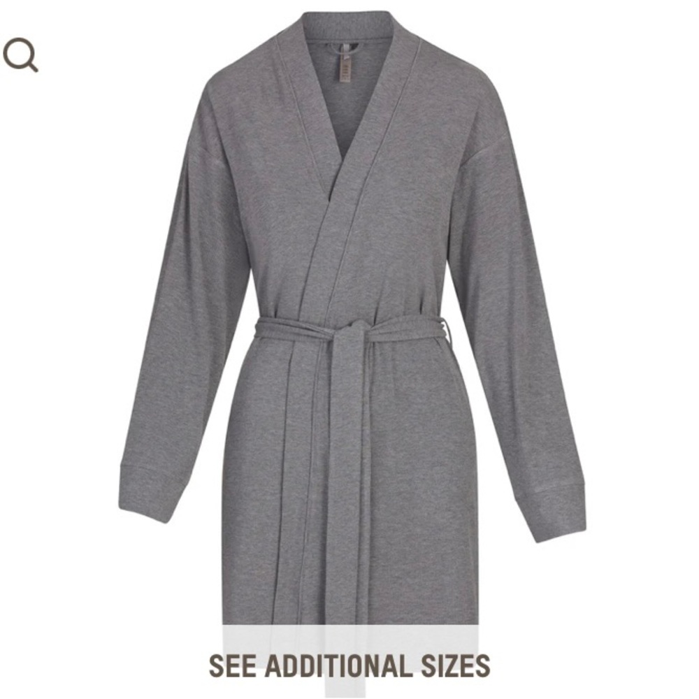 BNWT soft grey robe 🤍